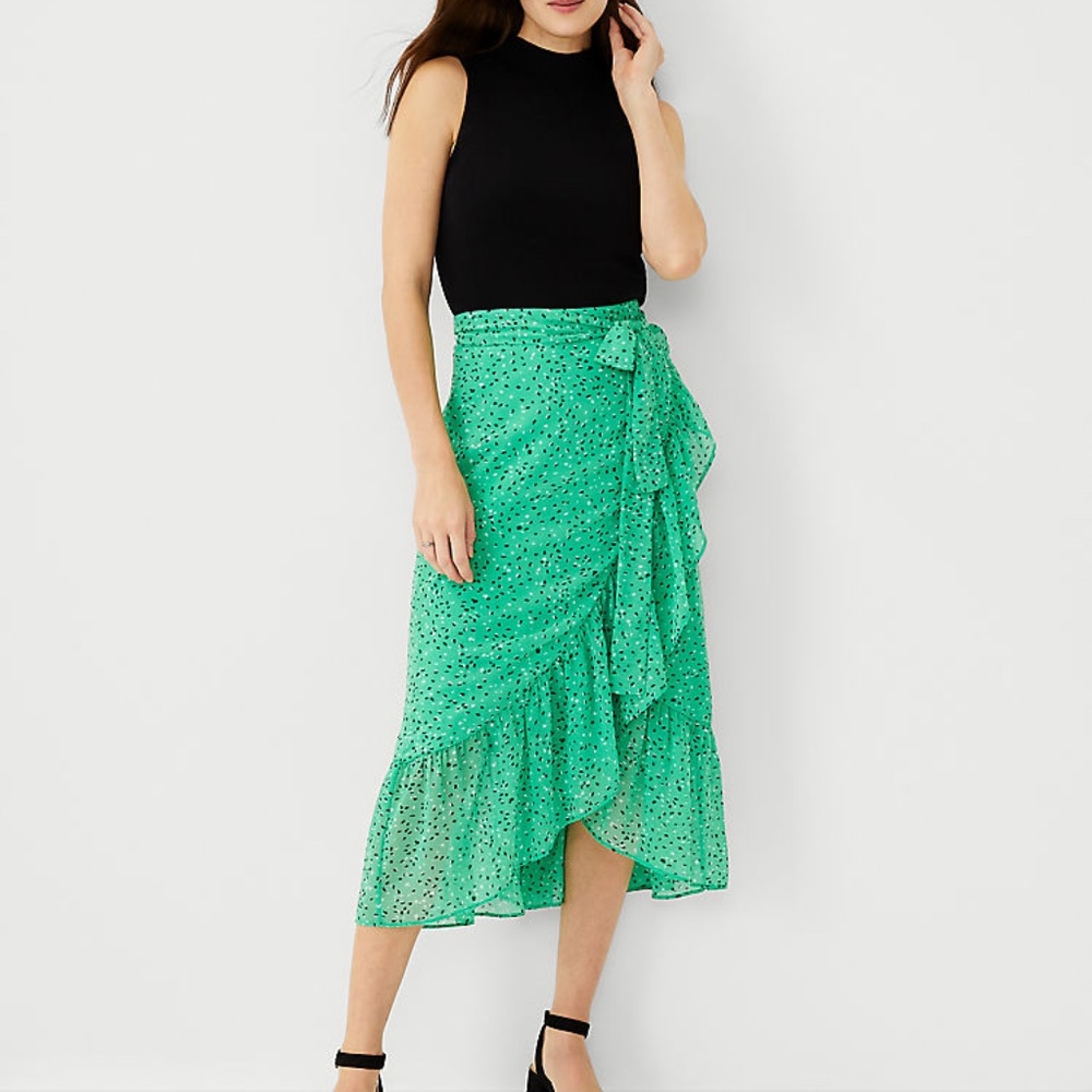 Ann Taylor Size 12 Green Flounce Skirt - Curved Hem